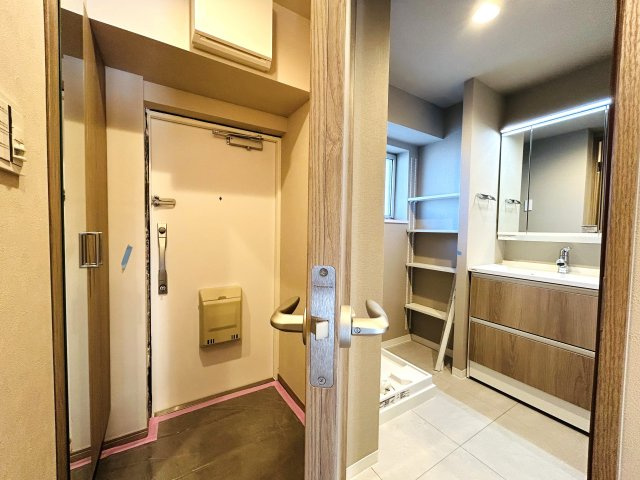 周辺に飲食店も多く、ホームセンターもある◎星川駅までも歩ける◎名前もチュロスみたいで可愛い♪てことは住む人も可愛い（？）『シュロス星川』リフォームの内装|内装もきれいです