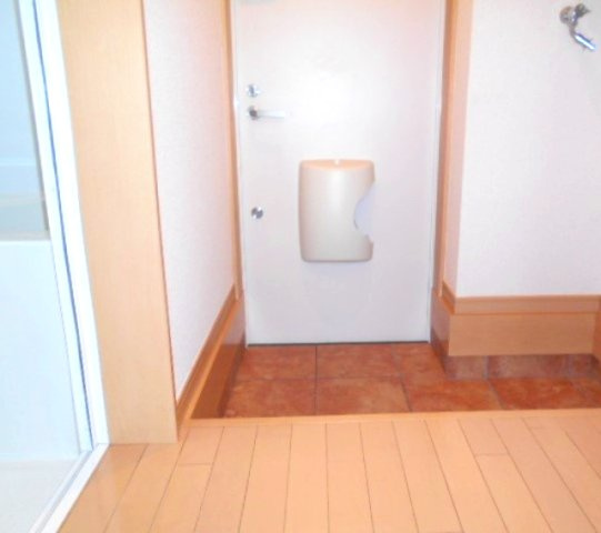 フェリーチェ生麦イーストの玄関|※別号室の参考写真(現況優先・仕様違いの場合あり)