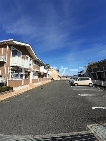 ベルデュールⅣの駐車場|高崎、前橋のお部屋探しはエンドスケープまで！お客様の理想お聞かせ下さい♪