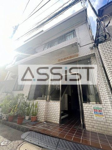 第３田久保ビルのエントランス