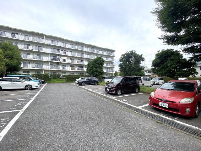 東鷲宮ニュータウン公園通り３－８号棟の駐車場|駐車場