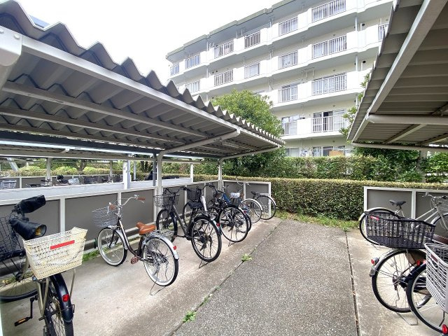 東鷲宮ニュータウン公園通り３－８号棟の駐輪場|駐輪場