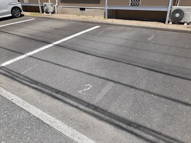 エルディム正木の駐車場