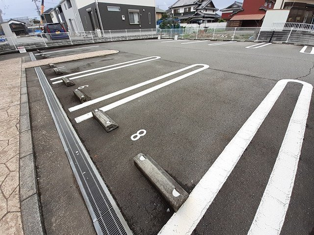 メゾンプラージュⅡの駐車場