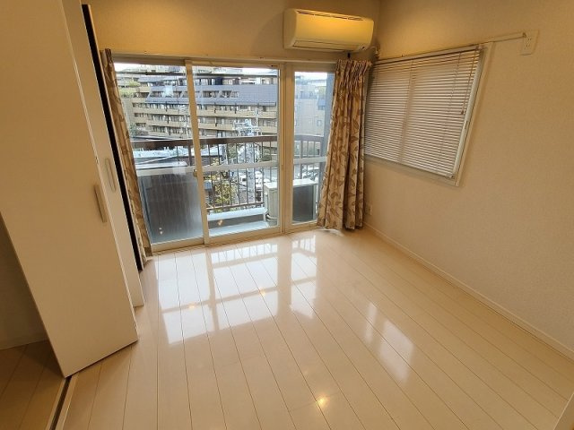 富士マンションの洋室|ゆったりした洋室です