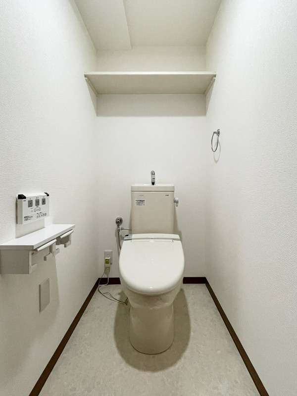 目黒区目黒本町４丁目の賃貸マンションのトイレ|落ち着いた色調のトイレです
