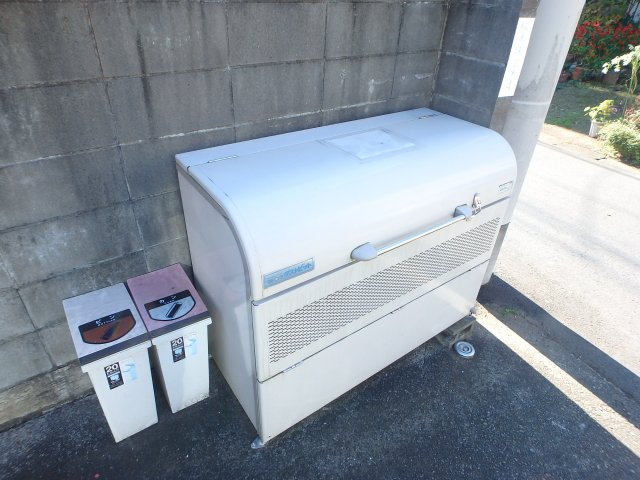 【その他共用部分】 | カサベルデ | 敷地内にゴミ置き場あり。