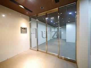 ラグジュアリーアパートメント横浜黄金町のエントランス