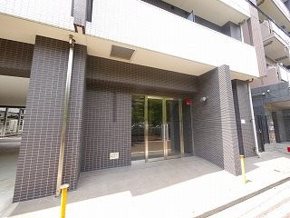 ラグジュアリーアパートメント横浜黄金町のエントランス