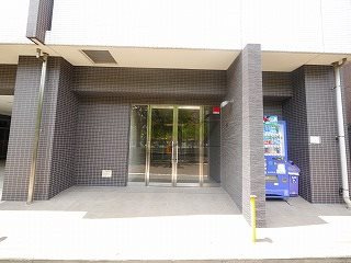 ラグジュアリーアパートメント横浜黄金町のエントランス