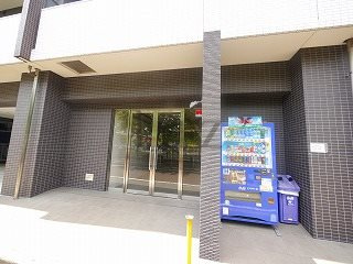 ラグジュアリーアパートメント横浜黄金町のエントランス