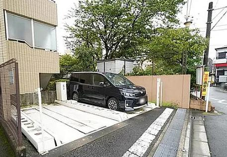 ルイシャトレ船橋本町の駐車場