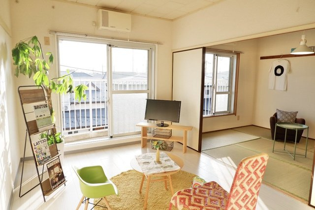 コートヴィレッジの居間・リビング|他住戸の写真。家具・雑貨等は撮影用に設置されたものです。