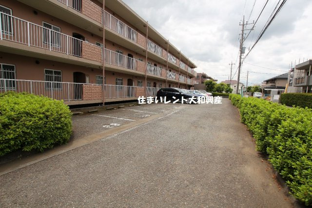 ヴィラ山野の駐車場