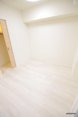 ノルデンタワー南森町プレミアム　仲介手数料無料の洋室