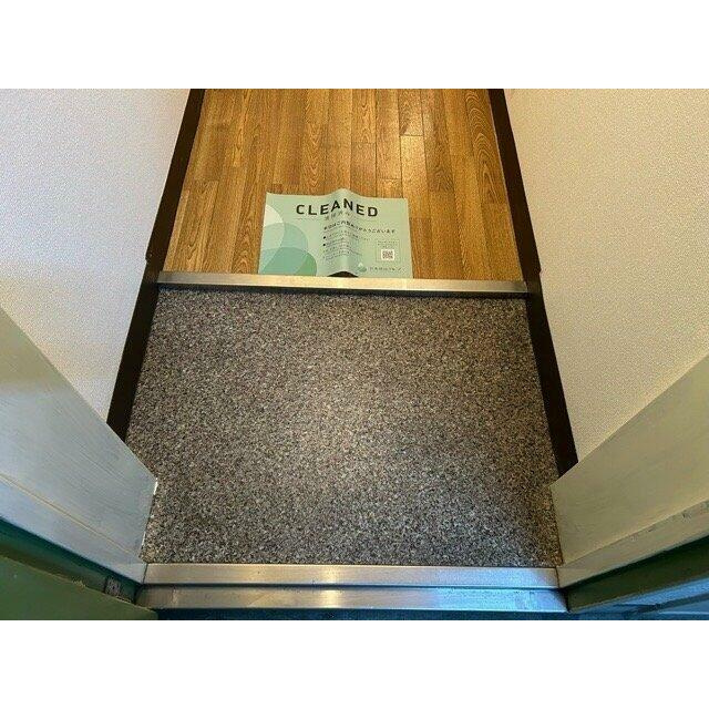 ハイシティ池尻大橋第二　分譲賃貸　角部屋　2面採光の玄関