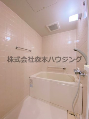 【浴室】 | 　サニーヒル忍ケ丘 | 落ち着いた空間のお風呂です