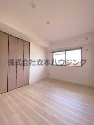 【寝室】 | 　サニーヒル忍ケ丘 | 落ち着いて過ごせるお部屋なので、寝室にいかがでしょうか