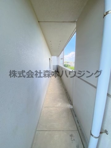 【バルコニー】 | 　サニーヒル忍ケ丘 | 使いやすいL字型バルコニーです