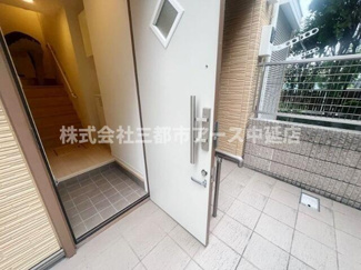 【玄関】 | ＳＯＬＡＳＩＡｒｅｓｉｄｅｎｃｅ品川大井 | ＳＯＬＡＳＩＡｒｅｓｉｄｅｎｃｅ品川大井　は三都市アース中延店へお任せください！　ご内覧可能なお部屋は物件現地お待ち合わせご案内可能です！