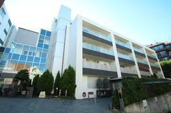 シャレール広尾　１号棟の外観