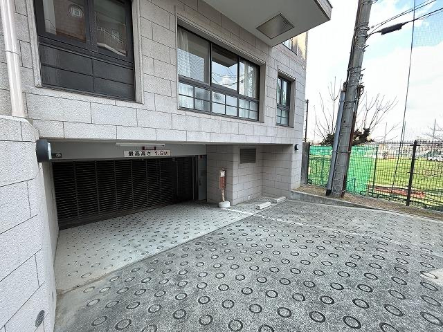 グラン・フェルティ東灘住吉川の駐車場