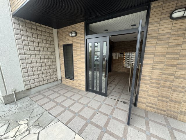 本州ビルⅢのエントランス
