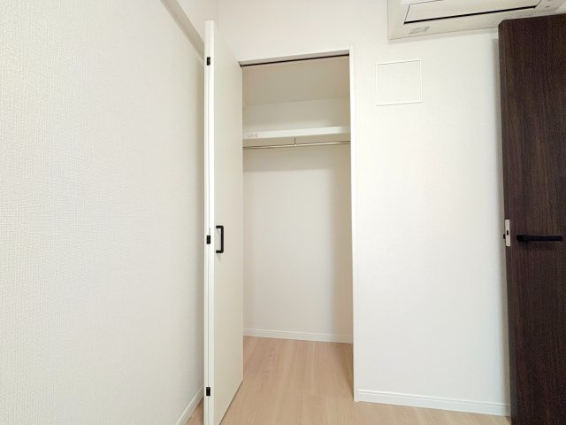 洋室3：クローゼット収納