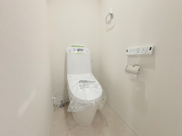 トイレ：温水洗浄機能付き