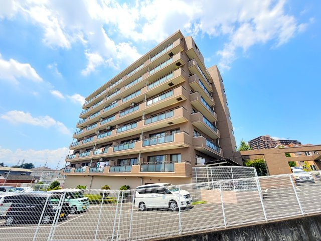 多摩境駅まで徒歩5分の東急ドエル・アルス多摩境。
最上階（7階）、南東向きのバルコニーは陽当たり良好。