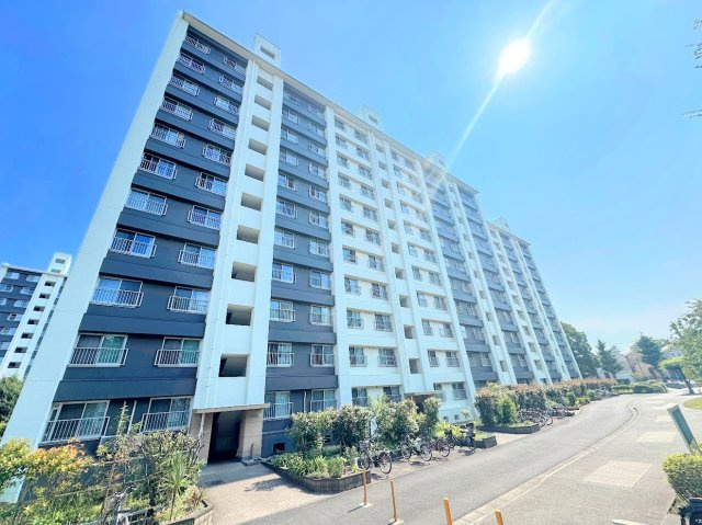 県ドリームハイツ9号棟の外観|◆子育て世代のスタッフもいますので、お客様目線での物件選び、ご提案が可能です。お問い合わせいただきました物件以外も多数ご紹介させていただきます。