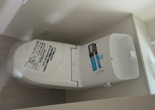【トイレ】 | トイレは大きさや形、機能、抗菌性などが異なる多種多彩なタイプが各メーカーから出ています。それぞれに良さがあるため、事前にどういったタイプのトイレがいいのかをご家庭内で決めて、内見に行くといいでしょう。
