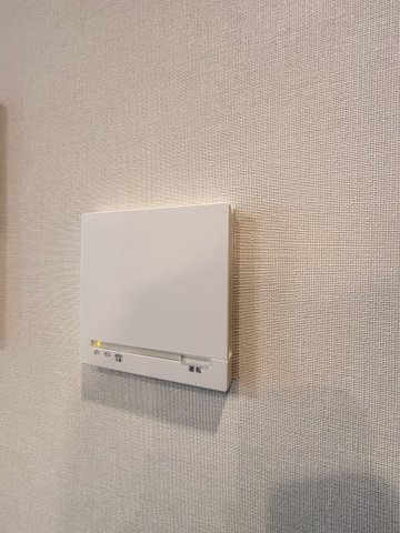 LDに設置されたガス温水式床暖房のリモコン。