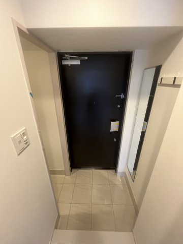びゅうリエット横浜東神奈川の玄関|※別号室の参考写真です(現況優先・仕様違いの場合あり)