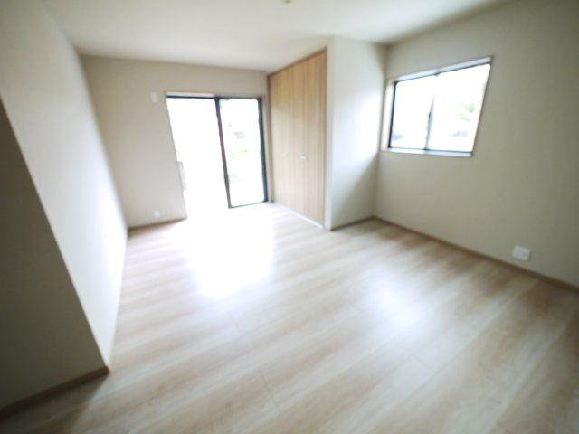東金市南上宿　平屋中古戸建の洋室|内外装リフォーム済み敷地約121坪駐車5台可能 リビング約16帖 都市ガス上下水 カスミ徒歩約10分
