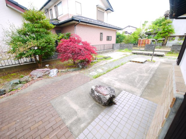 東金市南上宿　平屋中古戸建の庭|内外装リフォーム済み敷地約121坪駐車5台可能 リビング約16帖 都市ガス上下水 カスミ徒歩約10分