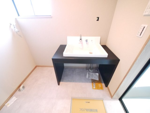 東金市南上宿　平屋中古戸建の独立洗面台|内外装リフォーム済み敷地約121坪駐車5台可能 リビング約16帖 都市ガス上下水 カスミ徒歩約10分
