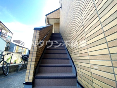 【エントランス】 | シュノンソー名古屋 | 落ち着いたエントランスです
