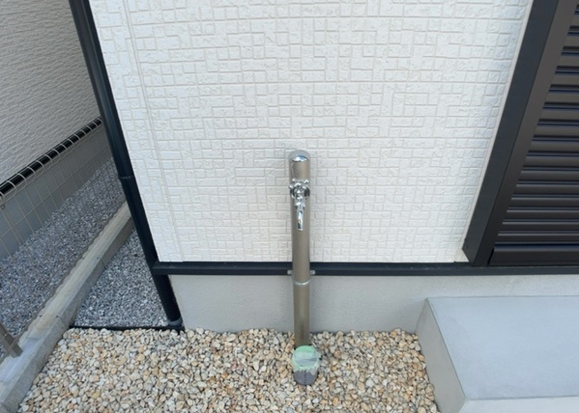 【設備】 | 敷地内には、散水栓や立水栓があります。水道水を直接利用できるため、水を運ぶ手間を省くことが出来ます。大量の水を必要とする洗車作業や清掃などに役立ちます。その他設備とあわせて、現地でご確認ください。