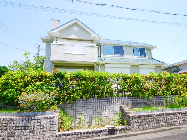 東金市季美の森東1　中古戸建の外観|内外装リフォーム済み令和7年5月済　4SLDK リビング約20帖目の前が公園 リビング電動シャッター