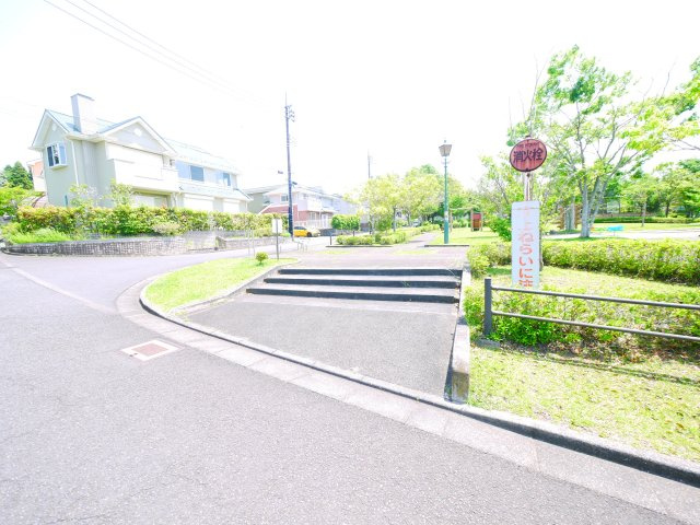 東金市季美の森東1　中古戸建の展望|内外装リフォーム済み令和7年5月済　4SLDK リビング約20帖目の前が公園 リビング電動シャッター