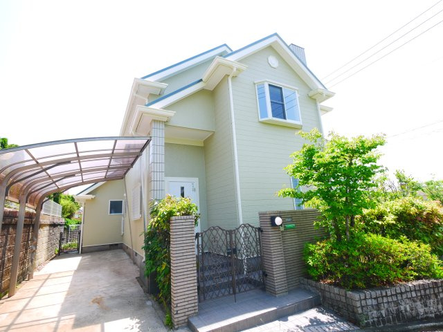 東金市季美の森東1　中古戸建の駐車場|内外装リフォーム済み令和7年5月済　4SLDK リビング約20帖目の前が公園 リビング電動シャッター