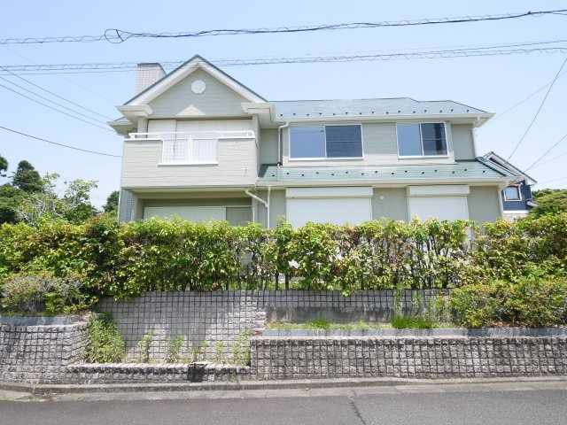 東金市季美の森東1　中古戸建の外観|内外装リフォーム済み令和7年5月済　4SLDK リビング約20帖目の前が公園 リビング電動シャッター