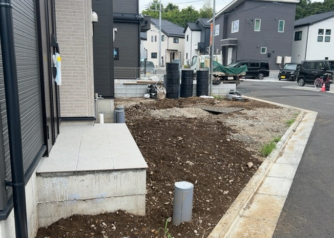 【駐車場】 | 駐車場と明記されていても、最小スペースでつくられた駐車場だと大型車は駐車できなかったり、出入りしにくくなったりする可能性があります。お車のサイズと購入したい物件の駐車場のサイズを現地で確認しましょう。
