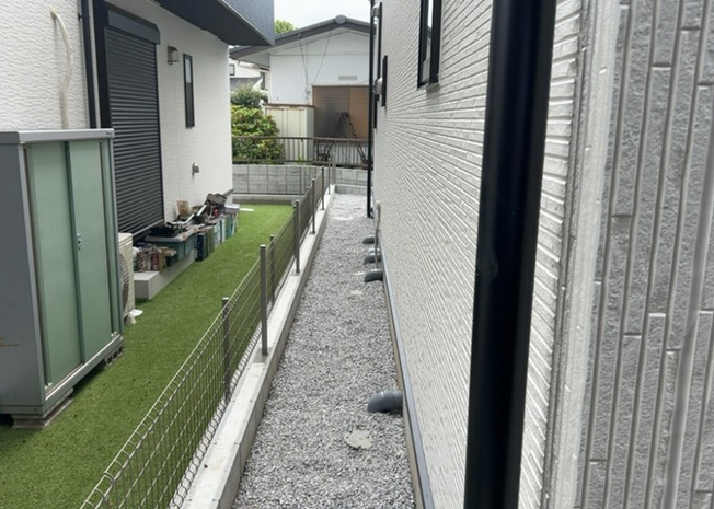 【庭】 | 庭があることでガーデニングや家庭菜園はもちろん、こどもの遊び場やペットを放して遊ぶことができます。また、家の周囲に余裕があるということです。隣地との間があれば、十分な日当たりと、風通しが確保できます。