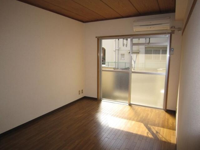菅マンションの洋室|エアコン付で、快適に過ごせます