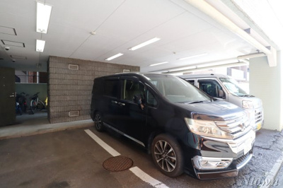 【駐車場】 | リバーパークヴィレッジ | 駐車場に車を止められます