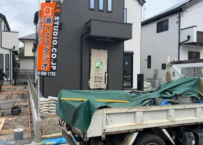 【構造・工法・仕様】 | 木造住宅とは土台、壁、柱など建築物の強度を支える構造体の材に木が使用されている構造を指します。構造体は建物の自重を支えるだけではなく風圧や水圧、積裁荷重などあらゆる衝撃に耐えるための基礎です。