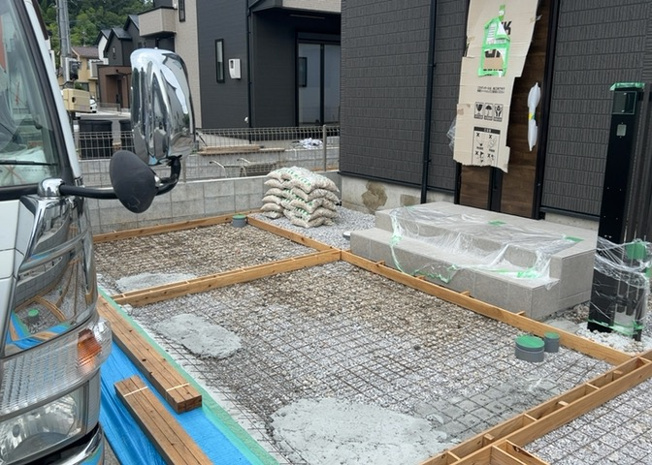 【庭】 | 家族でのBBQを行うのであれば3坪程度の広さがあればよいでしょう。ガーデニングや家庭菜園を楽しむ際は、手入れが行き届く範囲にすると安心です。また、庭のある方角や接道が気になる方は事前に確認しましょう。