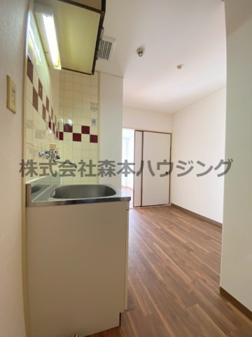 【居間・リビング】 | 　プレアール蔀屋本町 | ゆったりしたキッチンスペースです